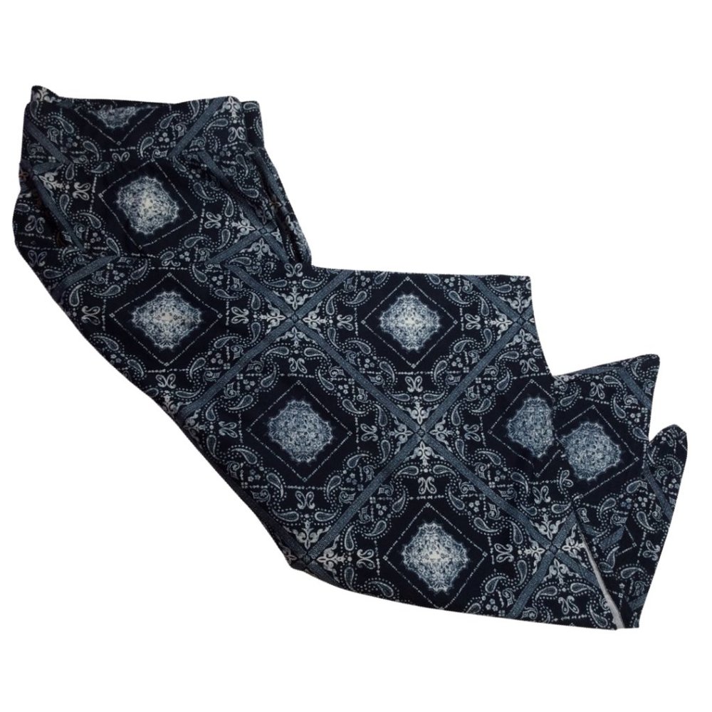 Size: 2X - Navy/White Patterned Skirt w/ Handkerchief Hem